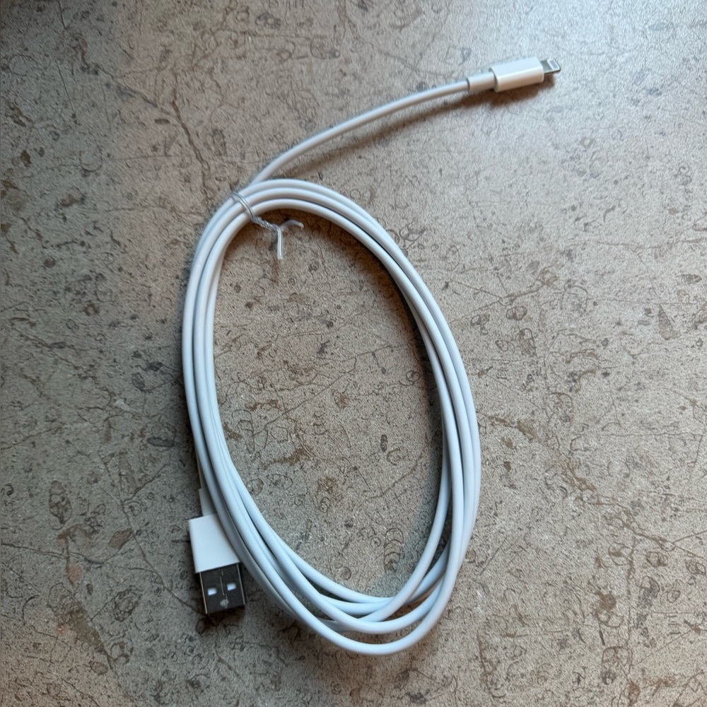 Source Unknown Blue, Green, and White USB Charging Cables - Picture 3 of 6